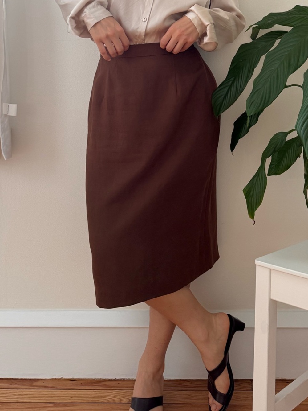 Vintage Anne Klein 100% Silk Minimalist Brown Straight Skirt With Slit Size 8